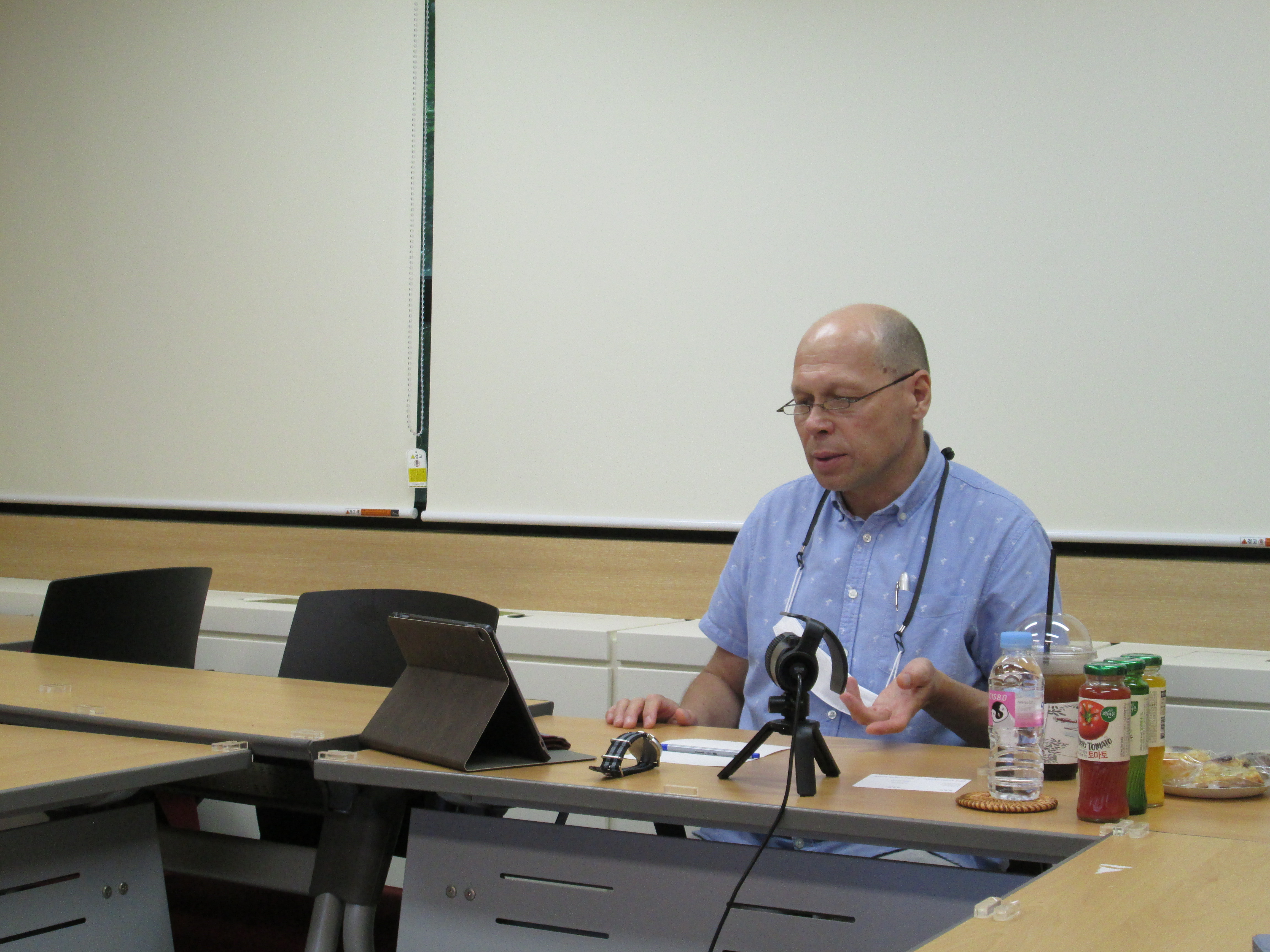 Профессор Сергей Курбанов прочел лекцию в Институте переводов литературы Кореи