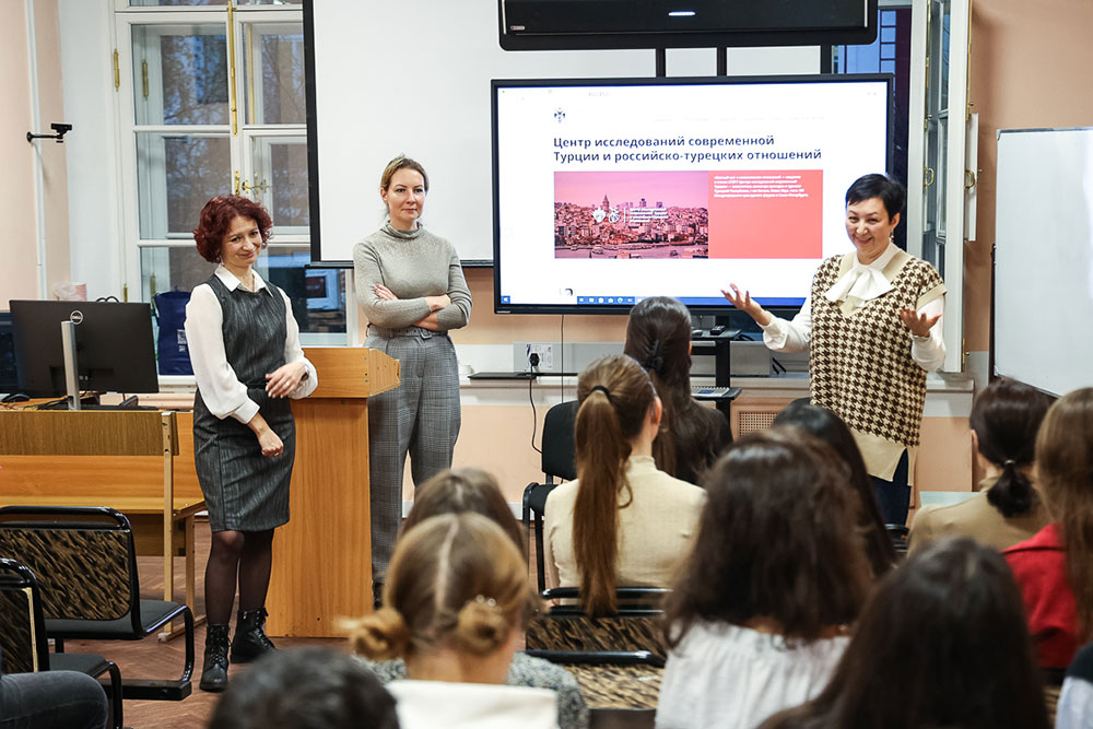 St Petersburg University hosts the first meeting of the Turkish Speaking Club